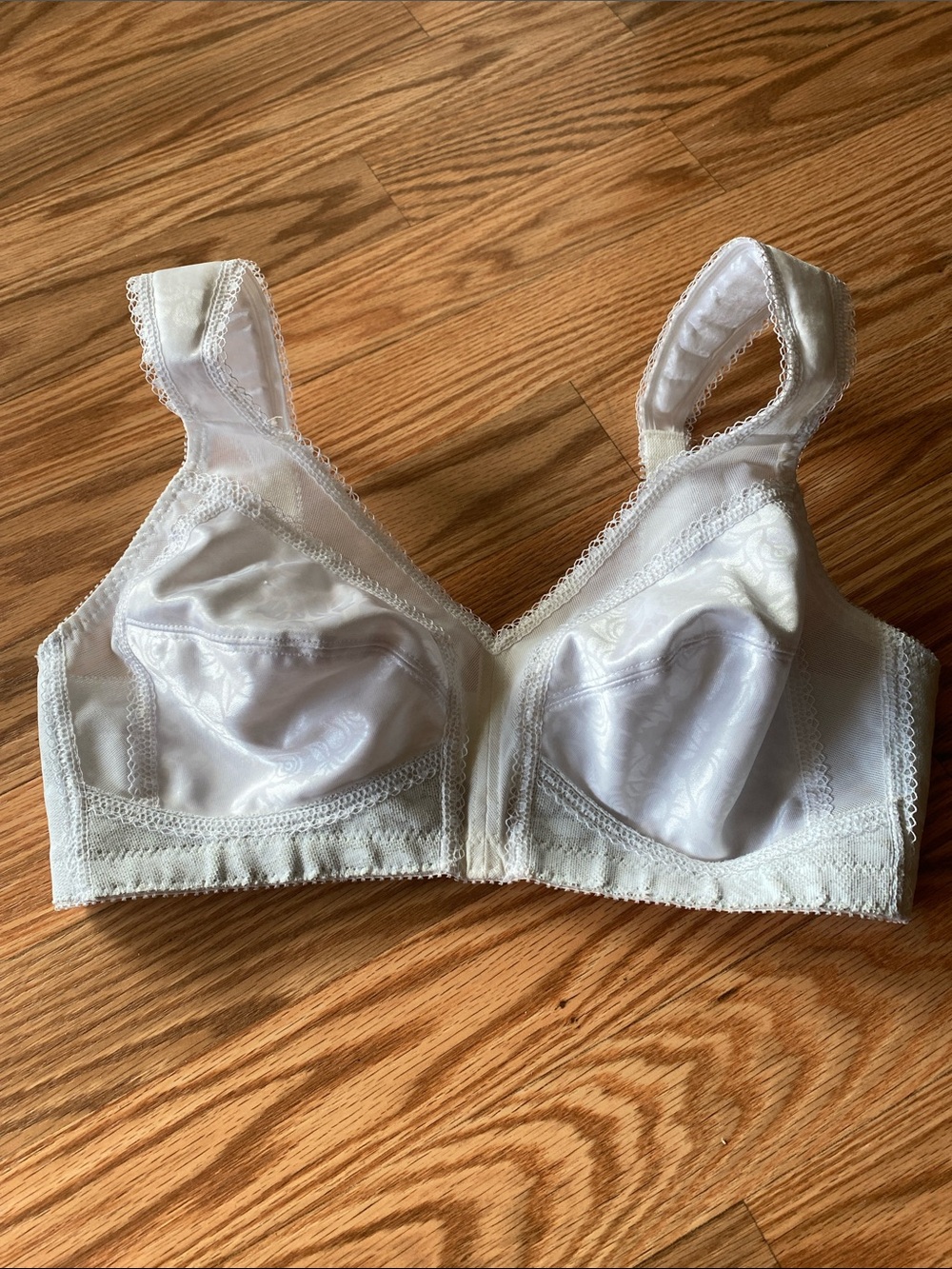 Playtex 18 Hour Soft Support White Non-Wired Lace-Trim Bra 36b